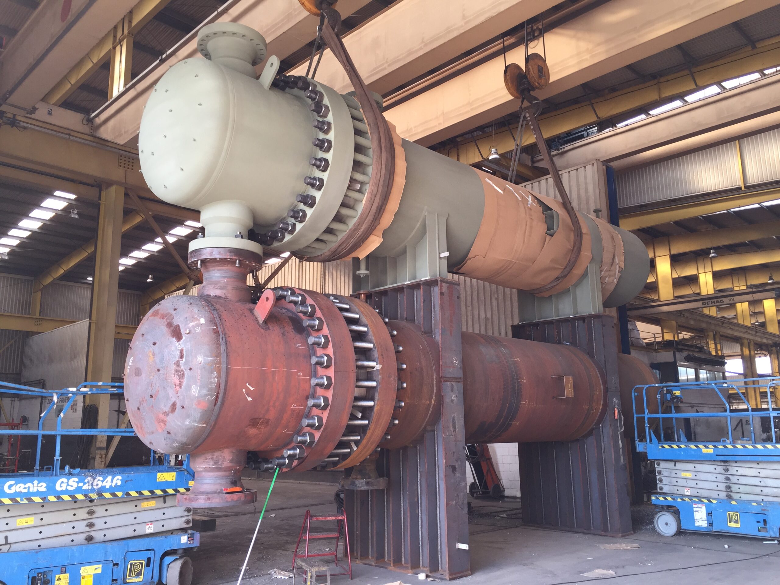 Assembly of Heat exchangers 900 m2 mounted in serie - 130 ton
